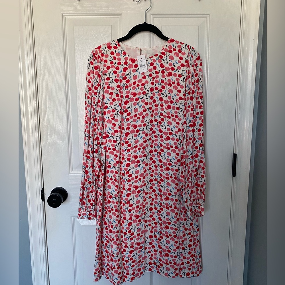 ⭐️4/$20⭐️ NWT LOFT cherry print shift dress.